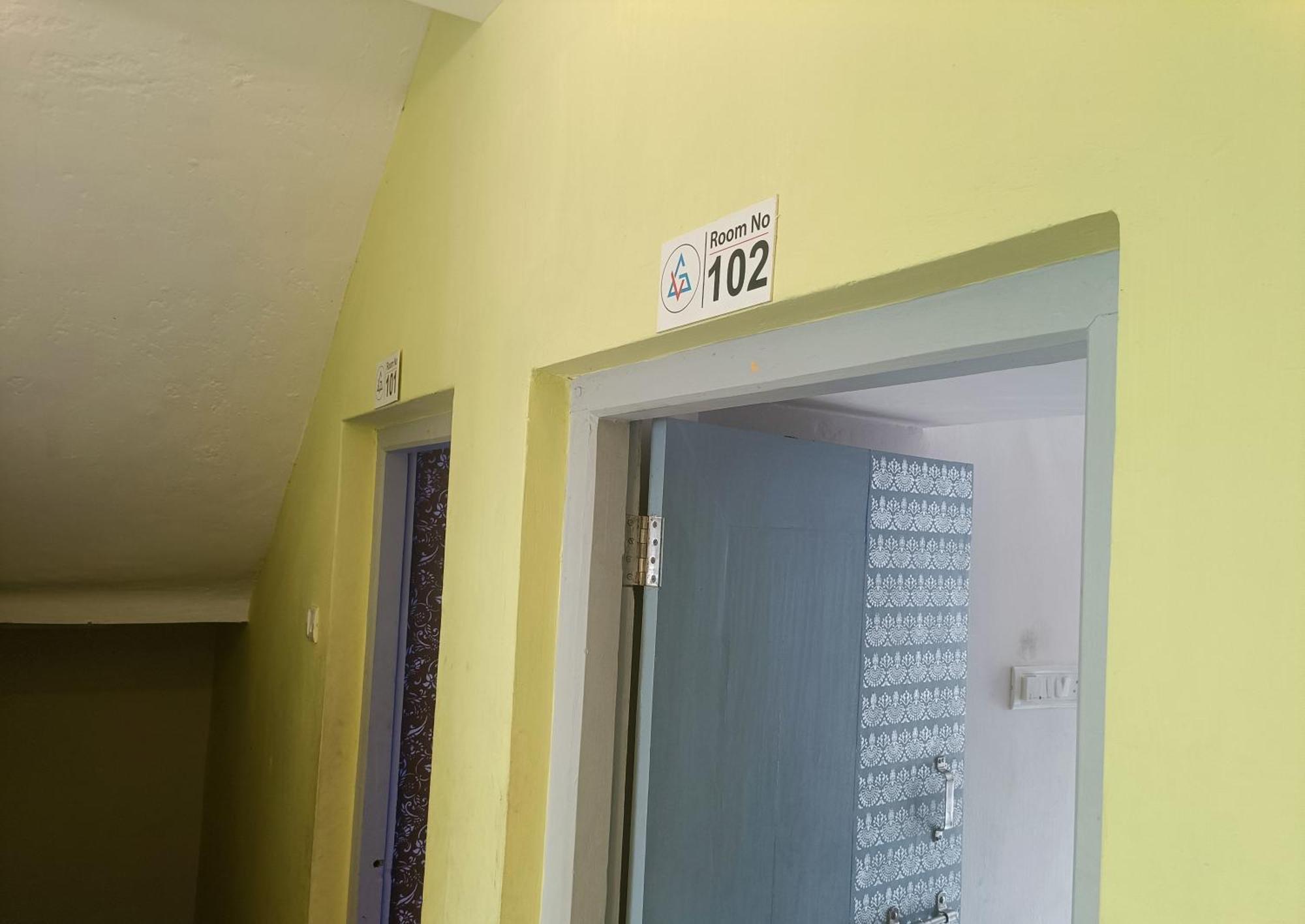 Hotel Grand View Purî Extérieur photo